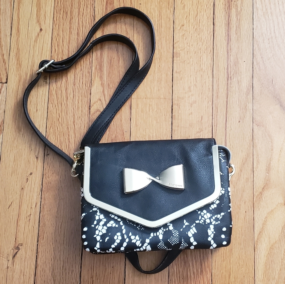 Betsey johnson black gold crossbody wallet nwot